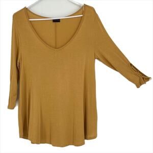 Shelia Rose Short Sleeve Tee Shirt in Gold Size Small